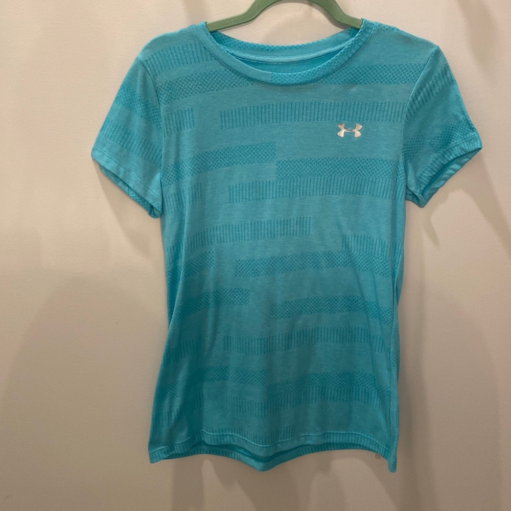 Women’s small: running, heat gear, lose under armor Short sleeve.